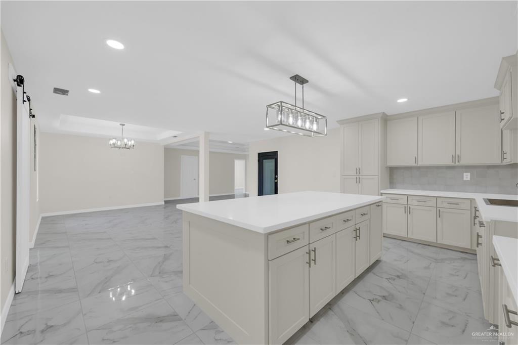 Photo 13 of 3309 Tulipan Avenue