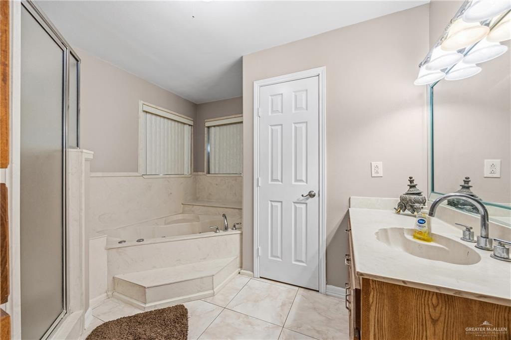Photo 11 of 1600 Platinum Street