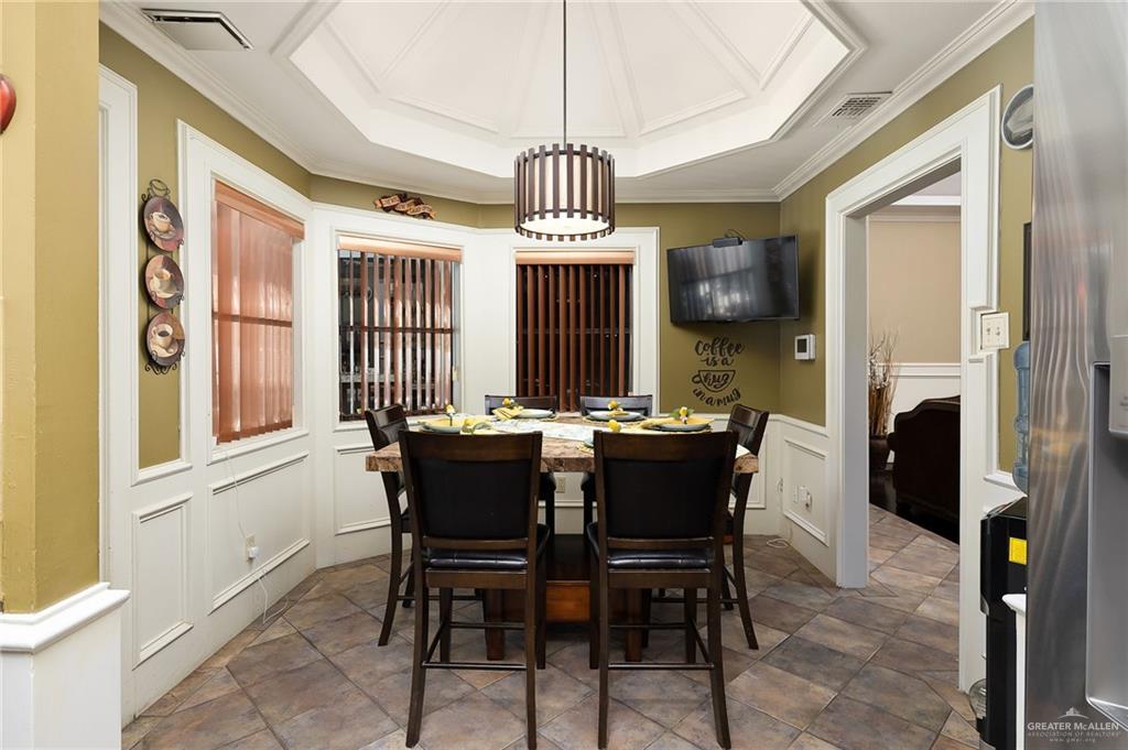 Photo 8 of 305 Bluebird Avenue