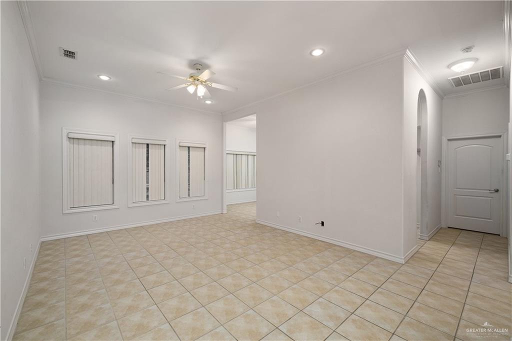 Photo 4 of 1018 Yale Drive