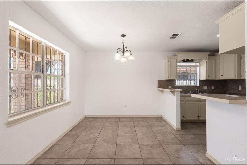 Photo 4 of 2804 Gumwood Avenue